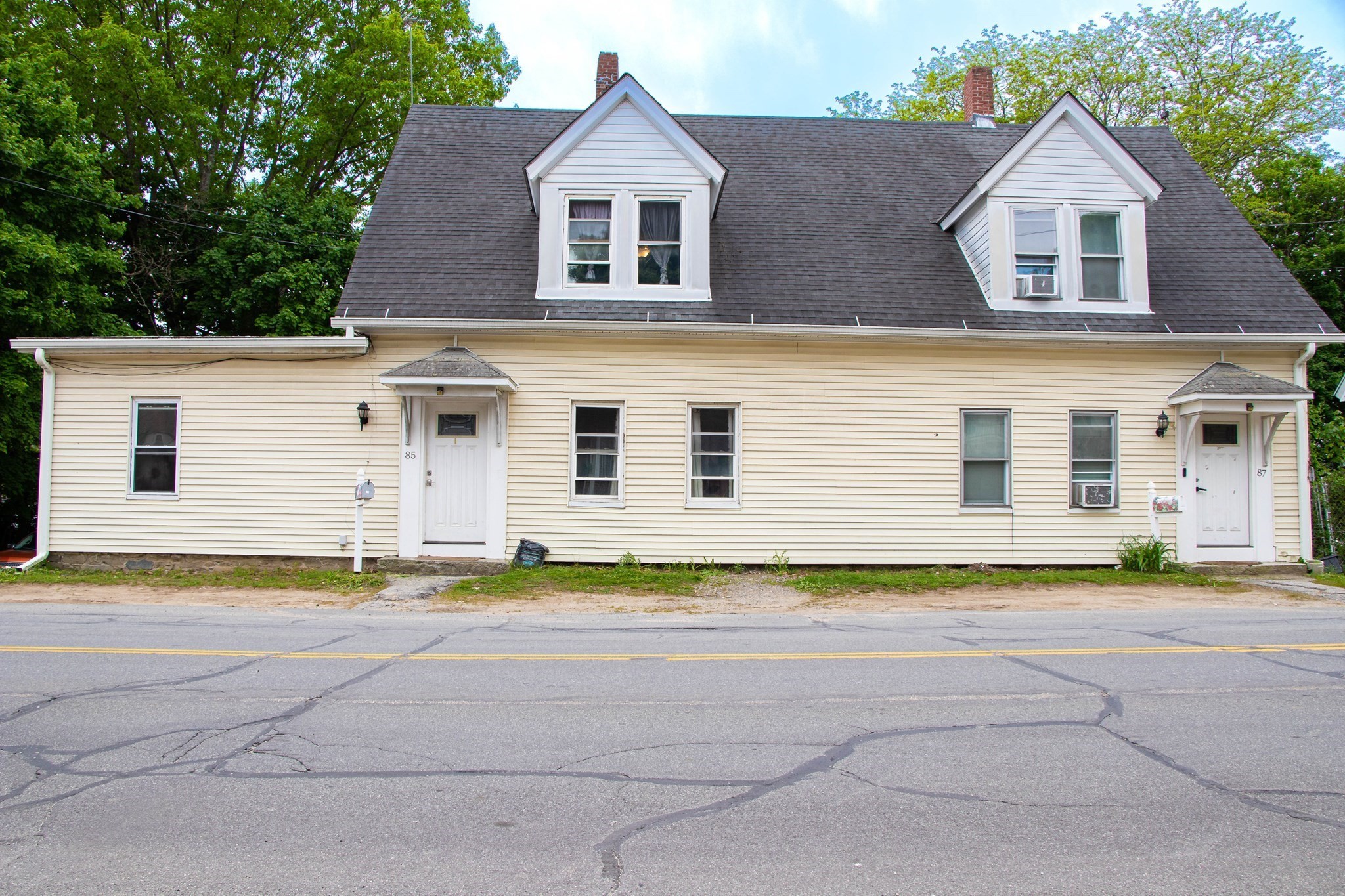 85 Slater St, Webster, MA 01570