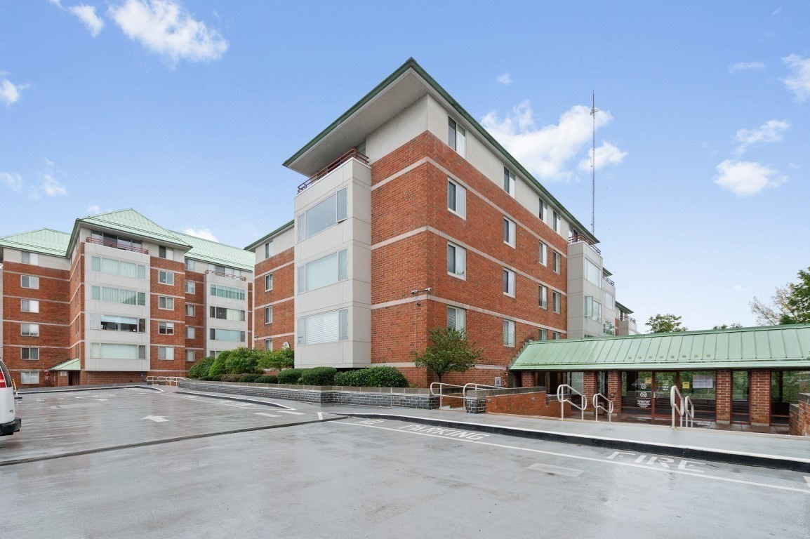 183 Oak Street Unit 405, Newton, MA 02464