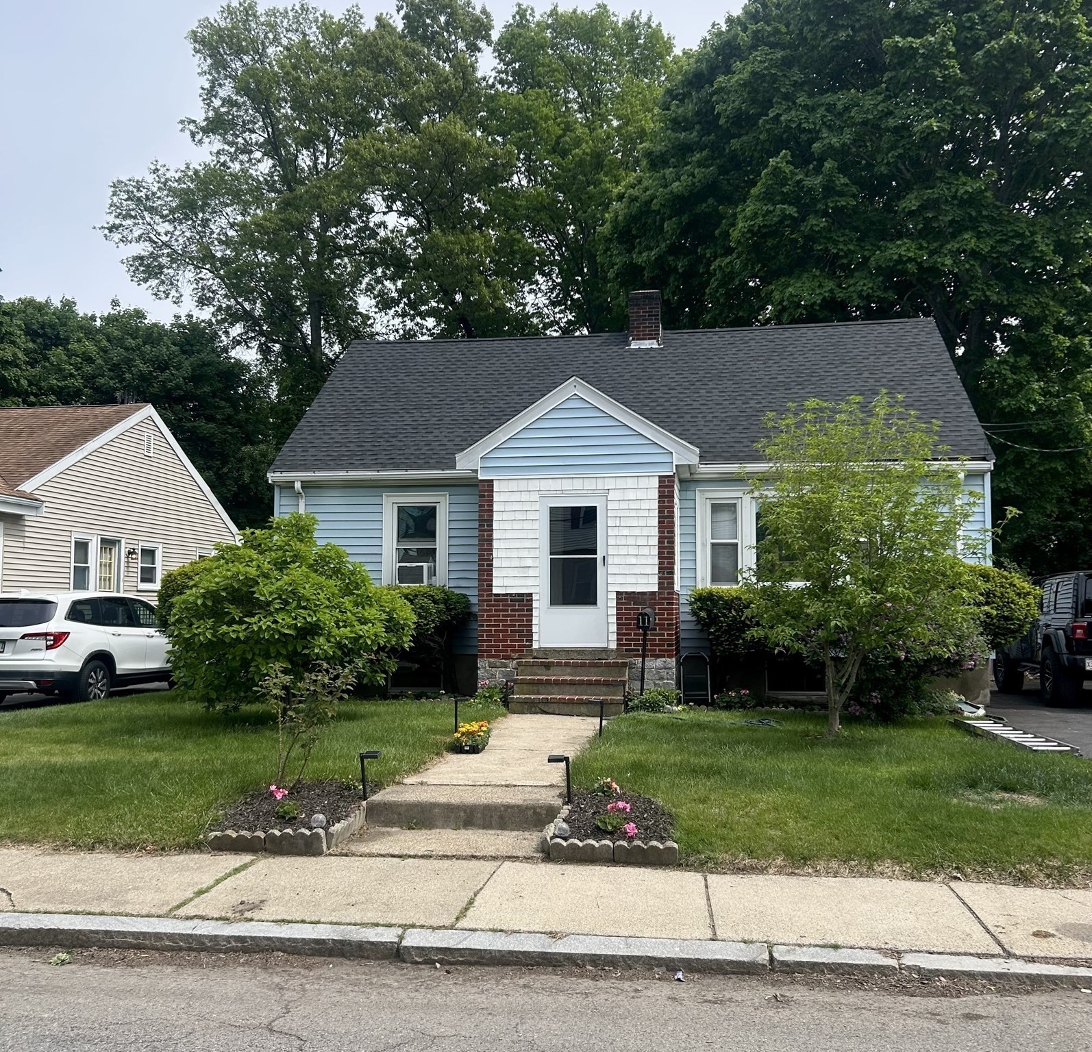 11 Hartlawn Rd, West Roxbury, Boston, MA 02132