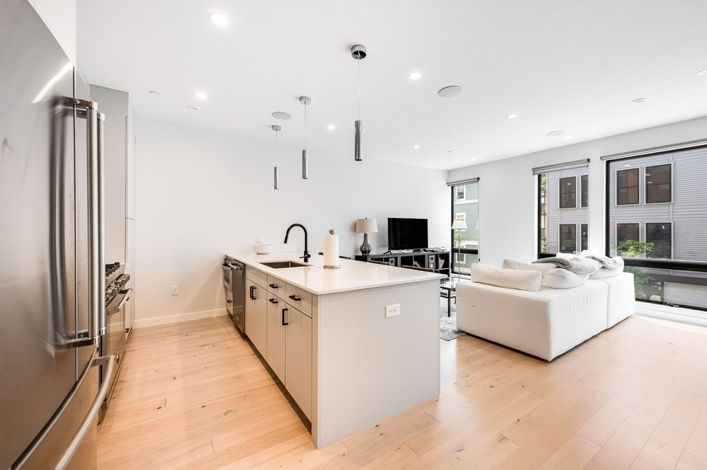 340 W 2nd St Unit 3, Boston - South Boston, MA 02127