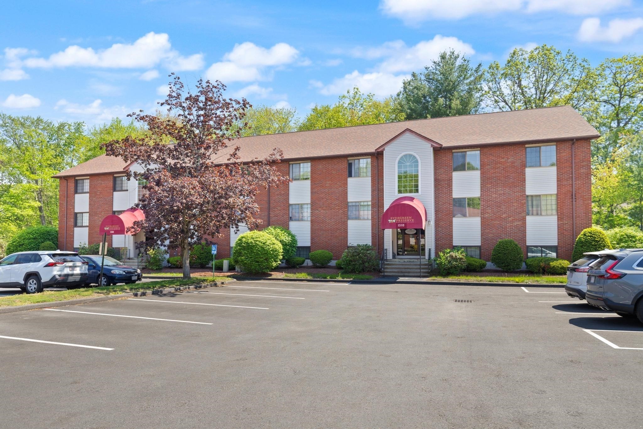 1510 Skyline Dr Unit 12, Lowell, MA 01854