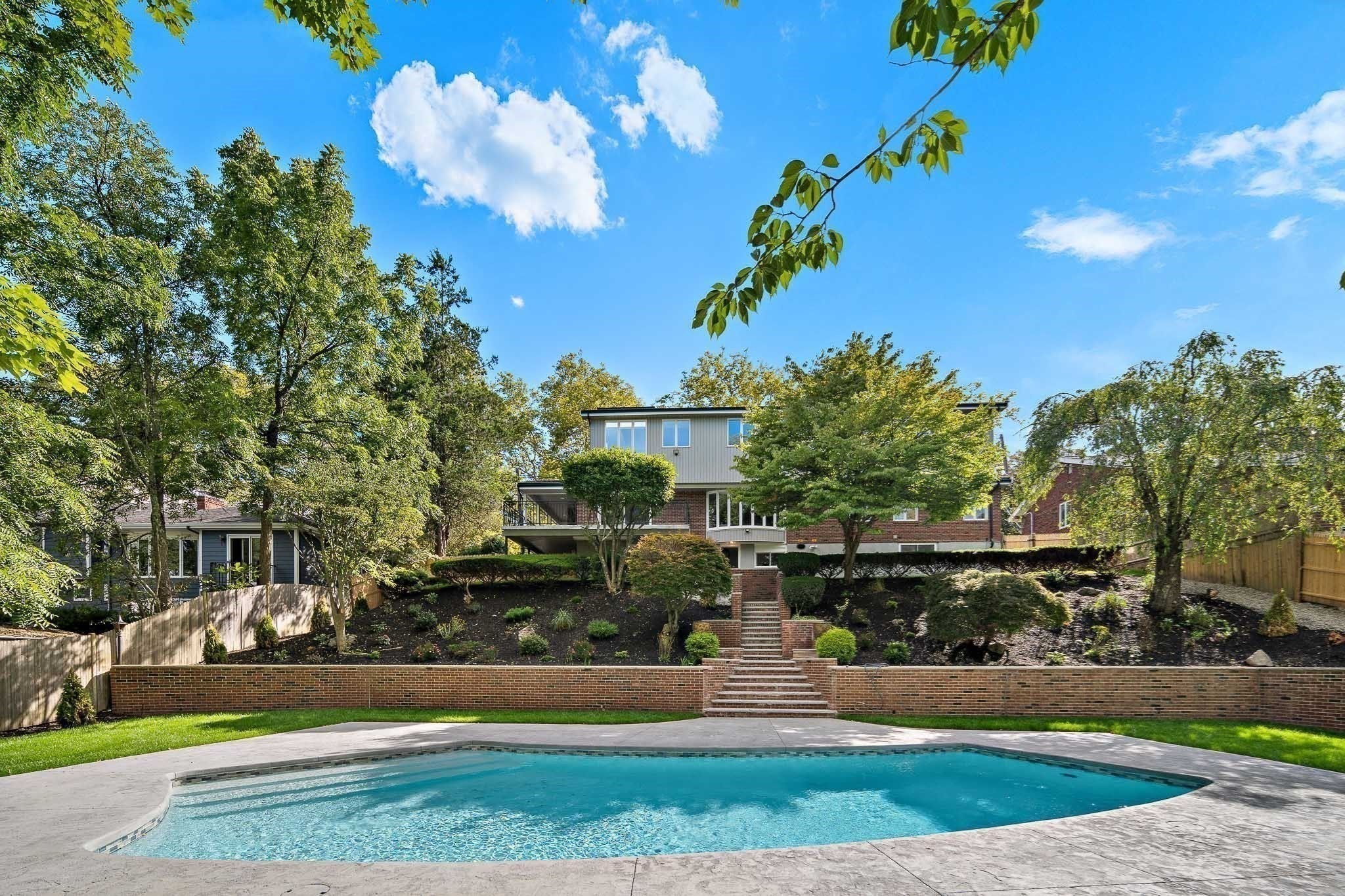 171 Shaw Rd, Brookline, MA 02467