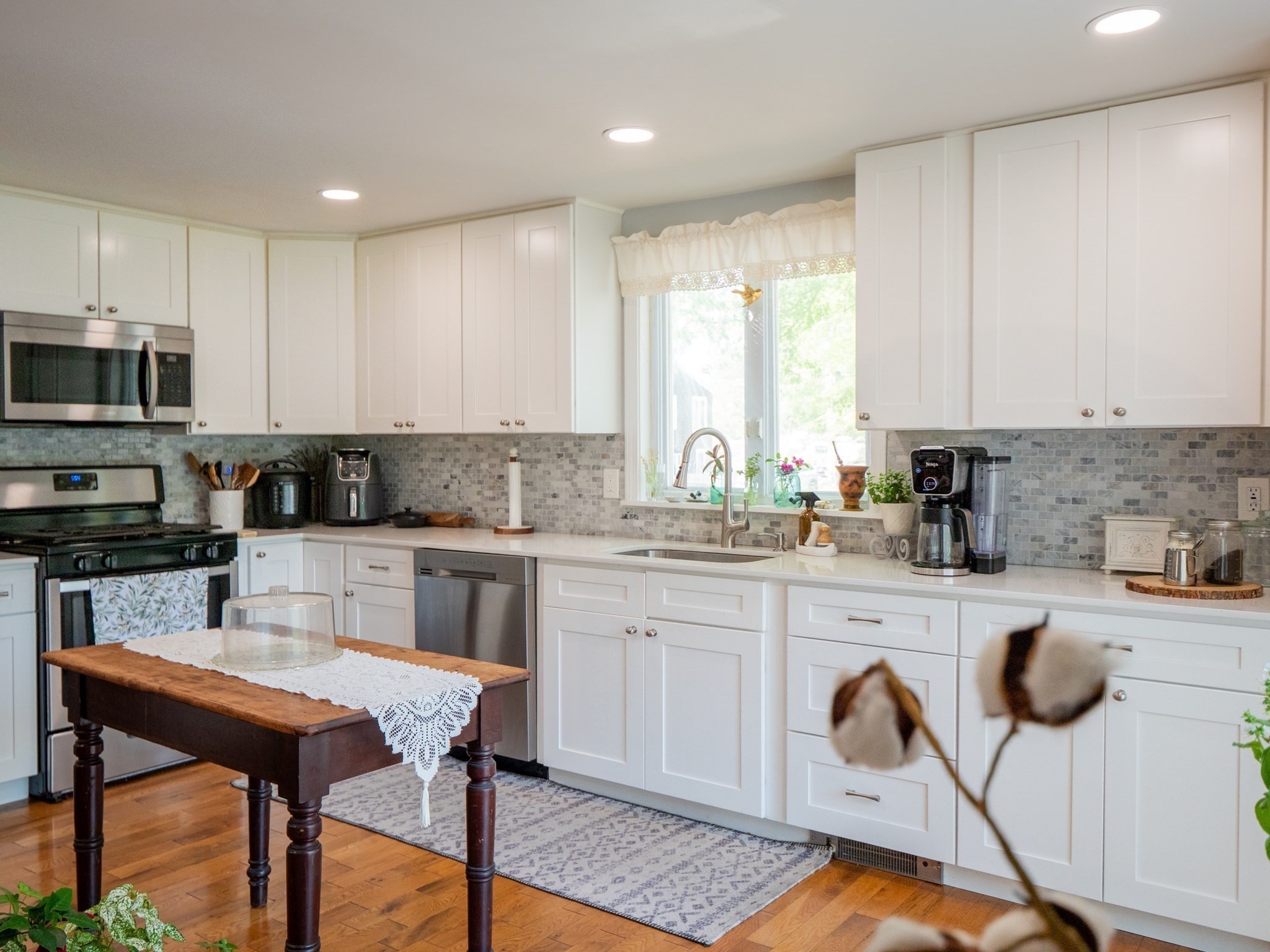 29 Oak Ave, Westport, MA 02790