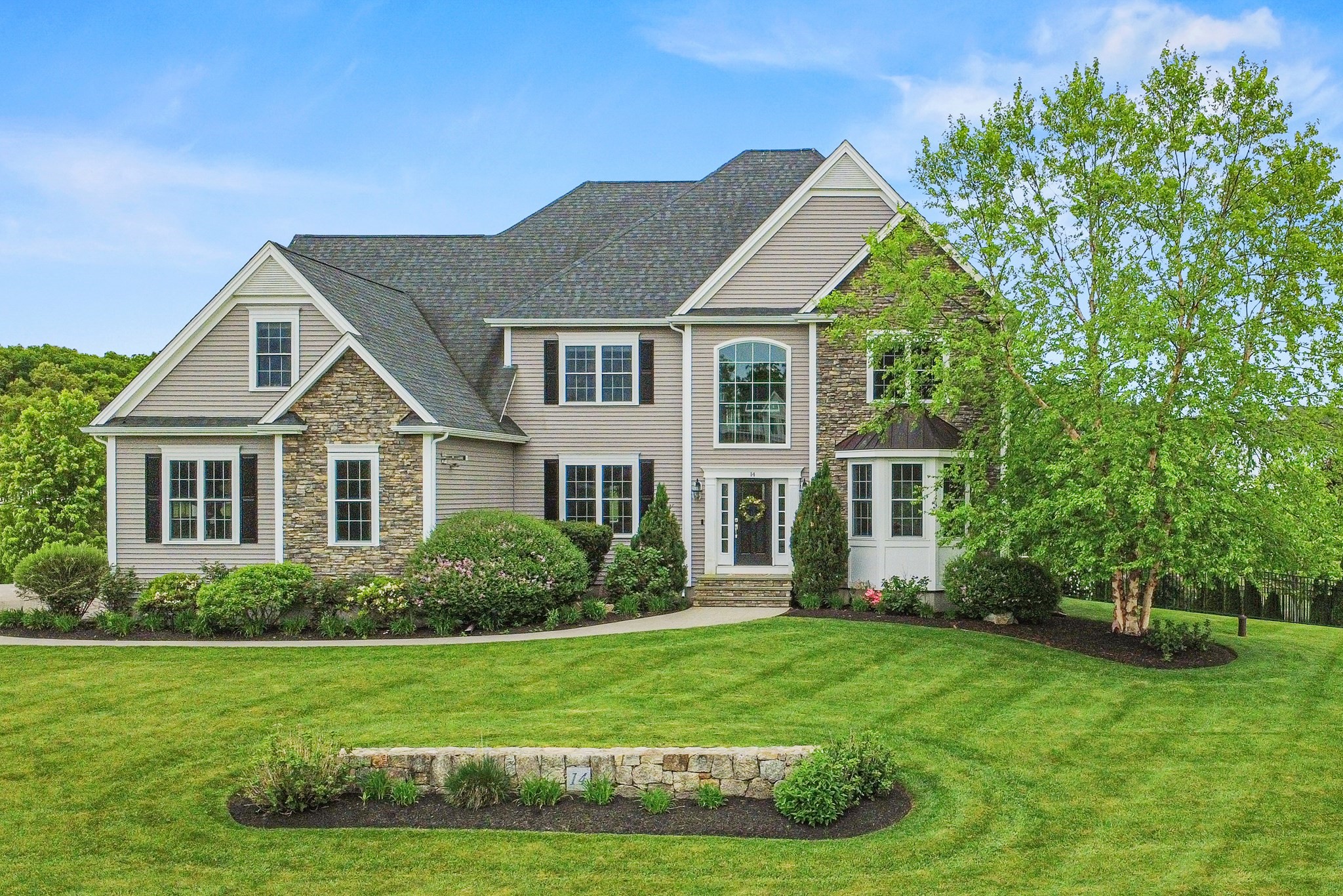 14 Amber Dr, Wrentham, MA 02093
