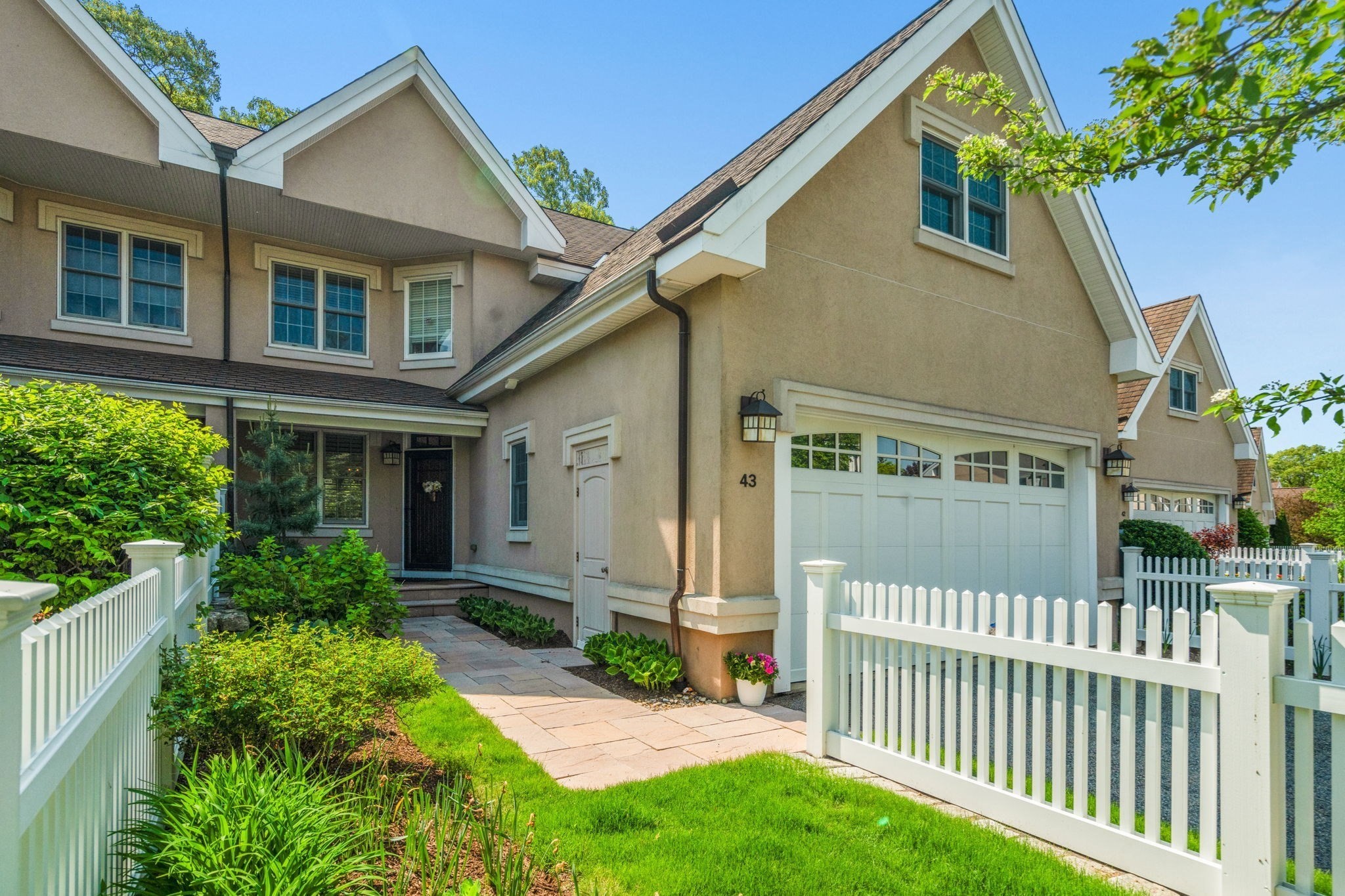287 Langley Rd Unit 43, Newton, MA 02459