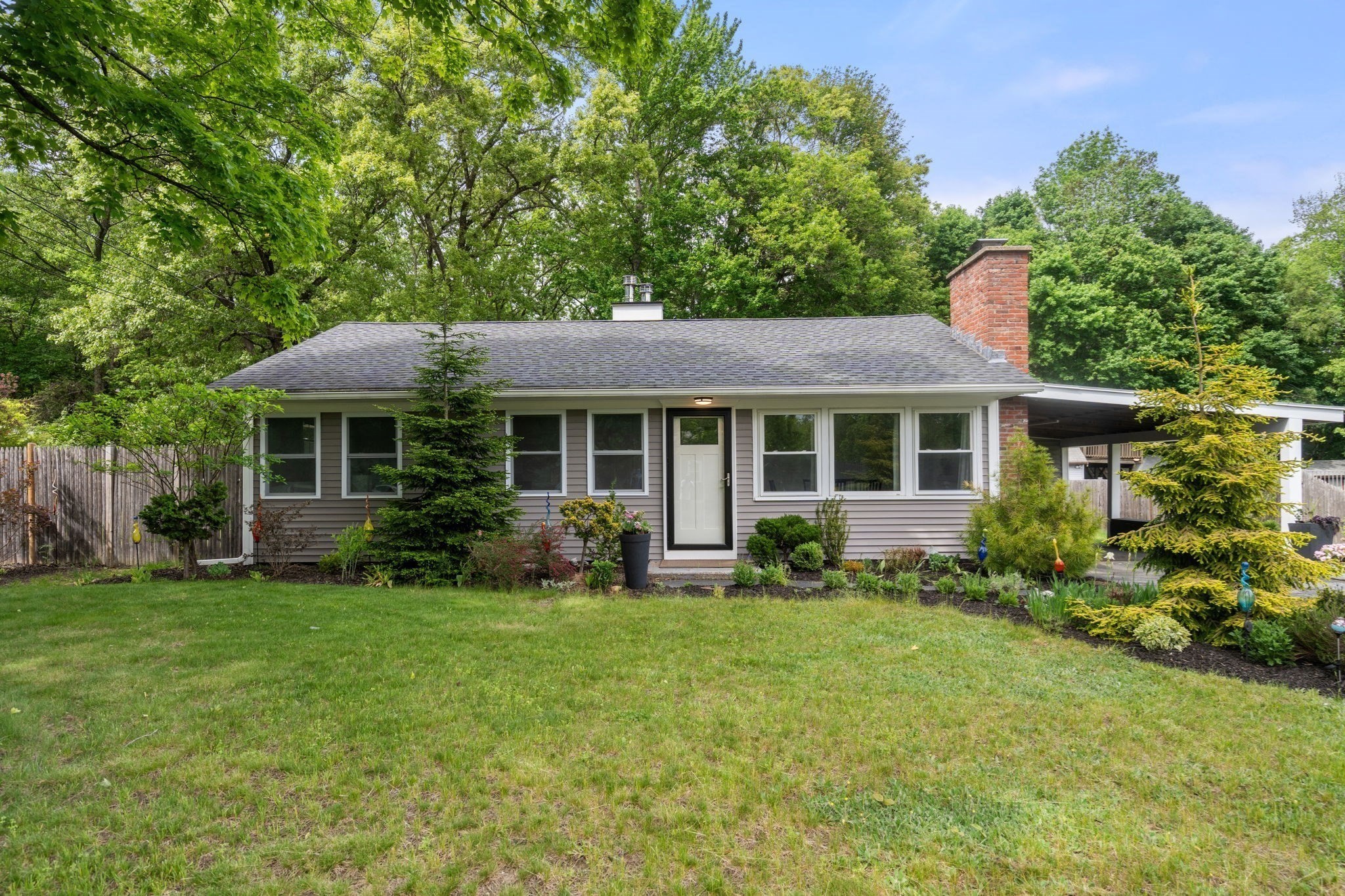 16 Maybury Rd, Maynard, MA 01754