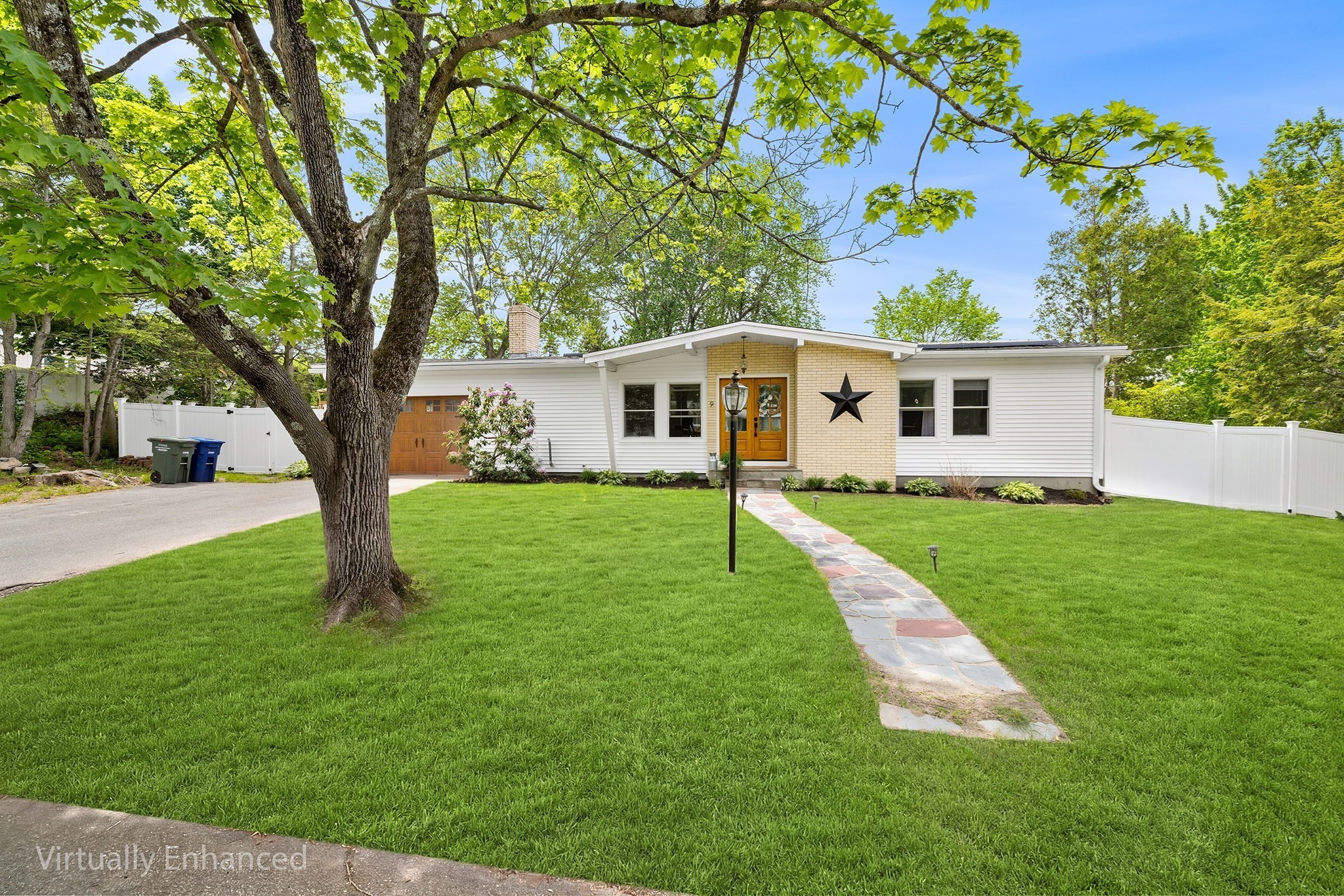 9 Cloverleaf Rd, Leominster, MA 01453