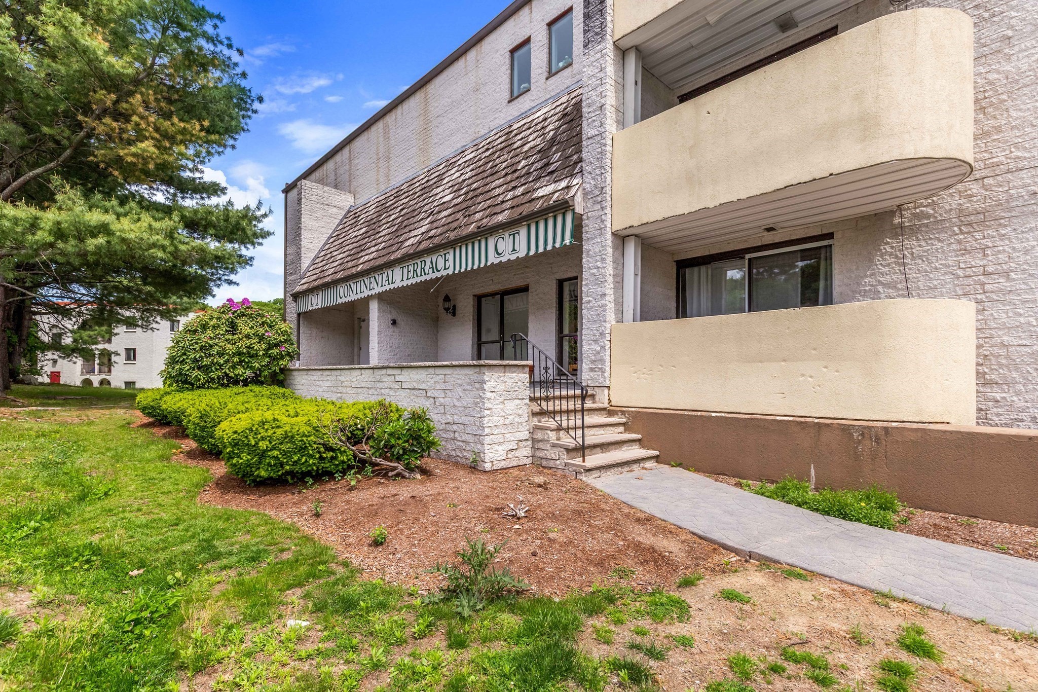 295 W Wyoming Ave Unit 7B, Stoneham, MA 02180