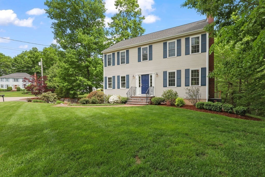 2 Thomas Circle, North Attleboro, MA 02760