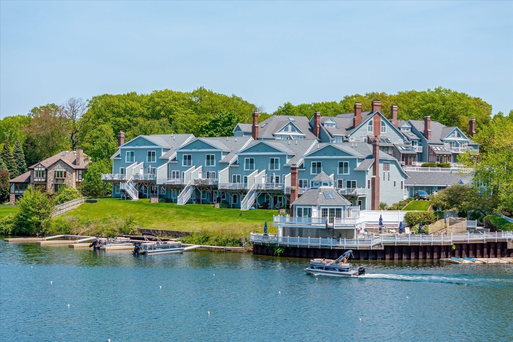 4 Eastern Point Dr Unit 4, Shrewsbury, MA 01545