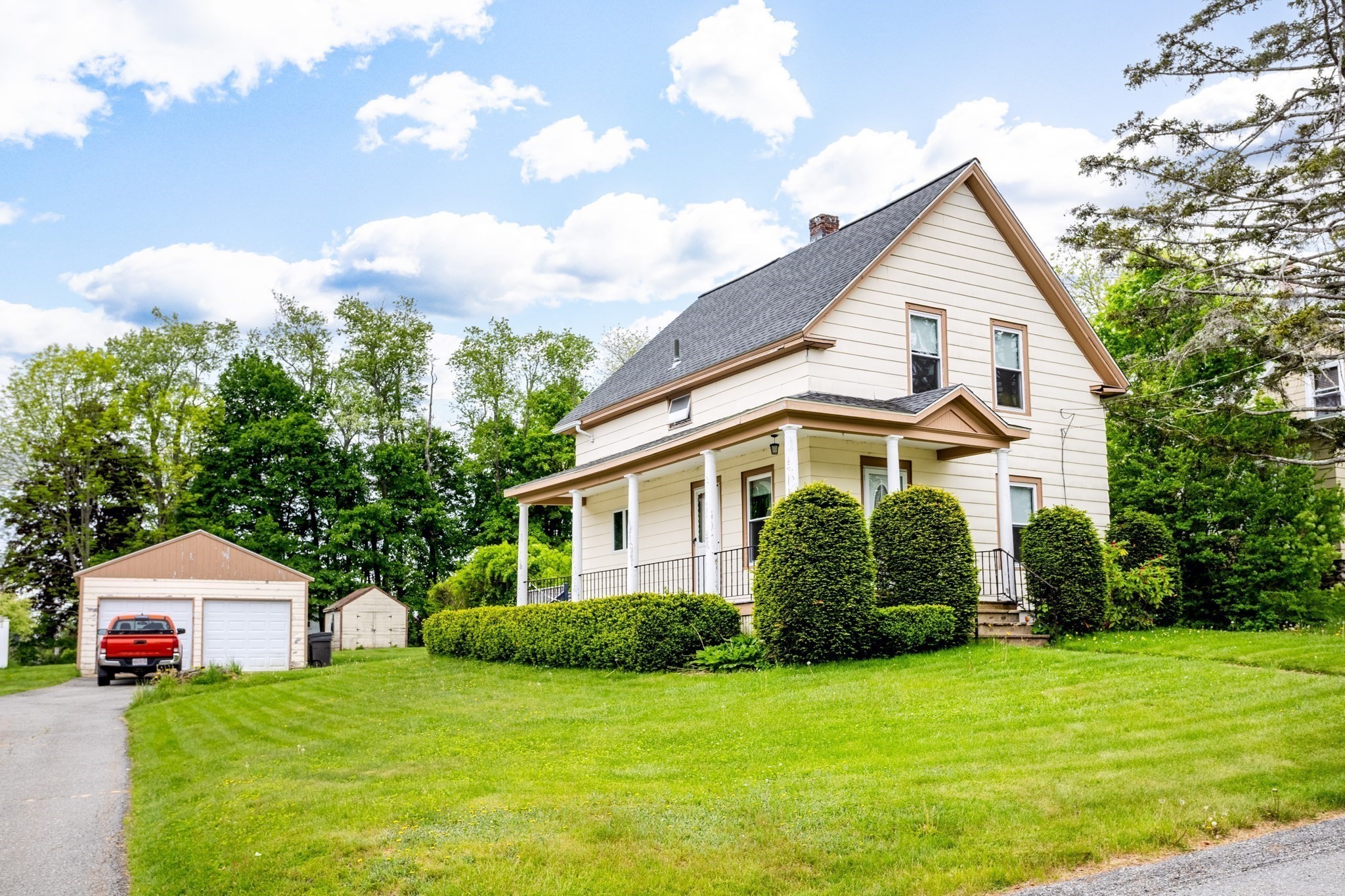 54 Charles St, Gardner, MA 01440