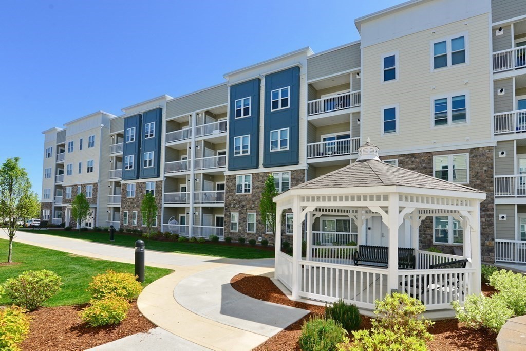 130 University Ave Unit 1412, Westwood, MA 02090