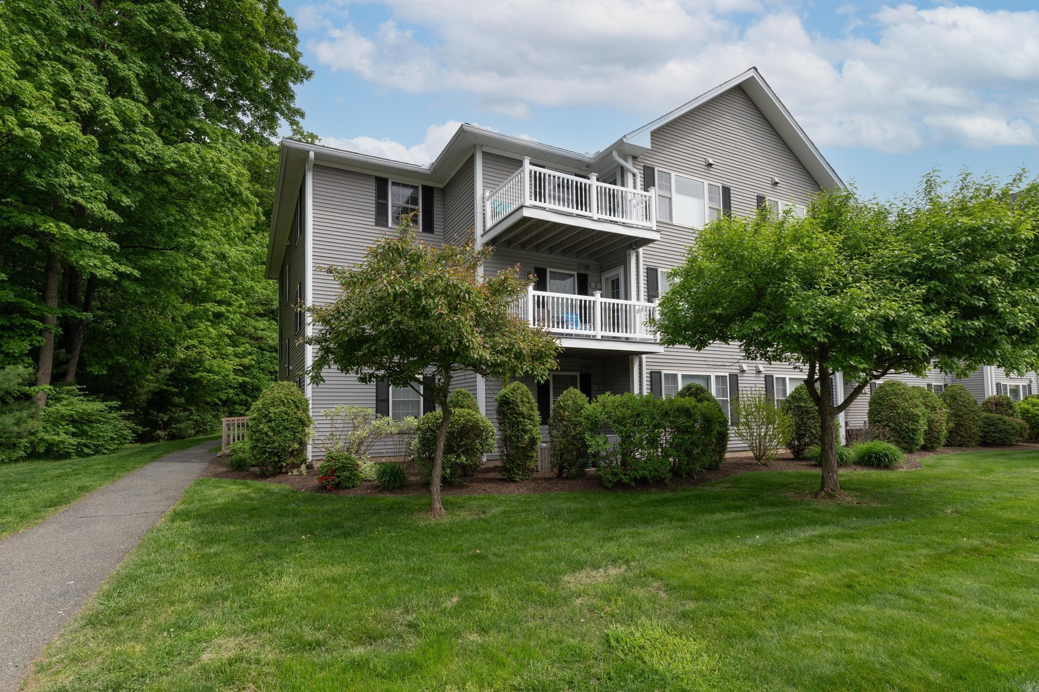 24 Greenleaves Unit 416, Amherst, MA 01002