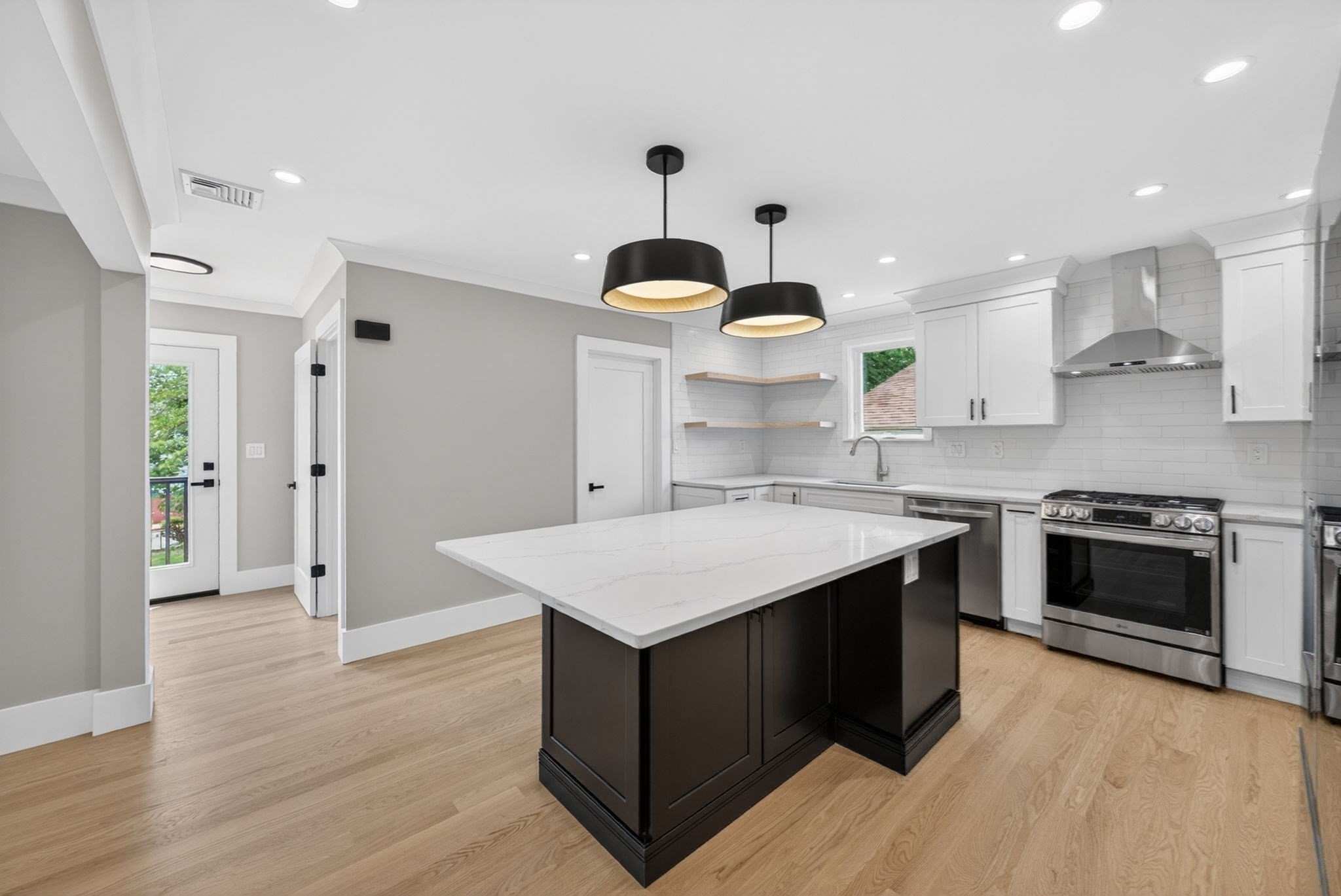 29 Hanson St Unit 2, Somerville, MA 02143