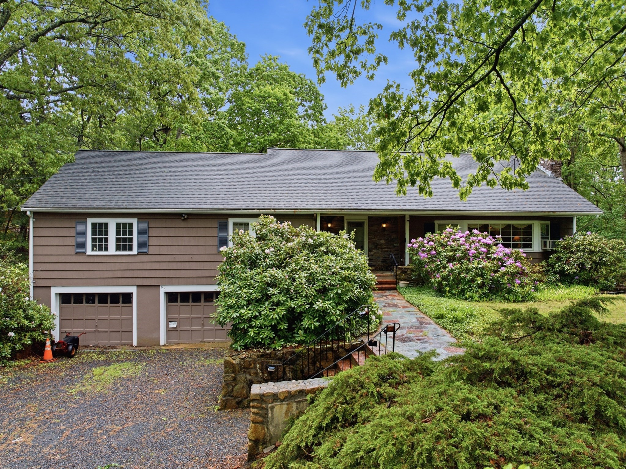 95 Woodridge Rd, Wayland, MA 01778