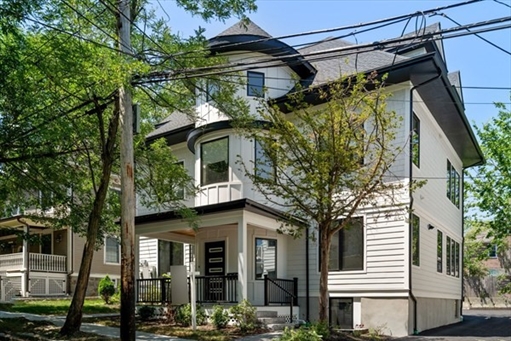 116 Thorndike St, Apt 1A