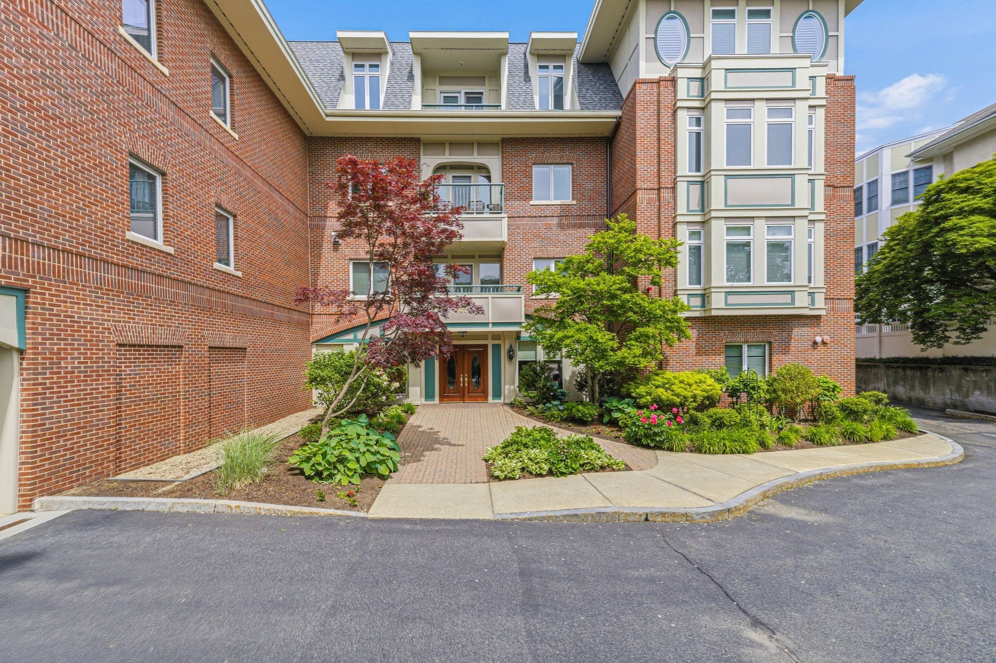 630 Hammond St Unit 209, Brookline, MA 02467
