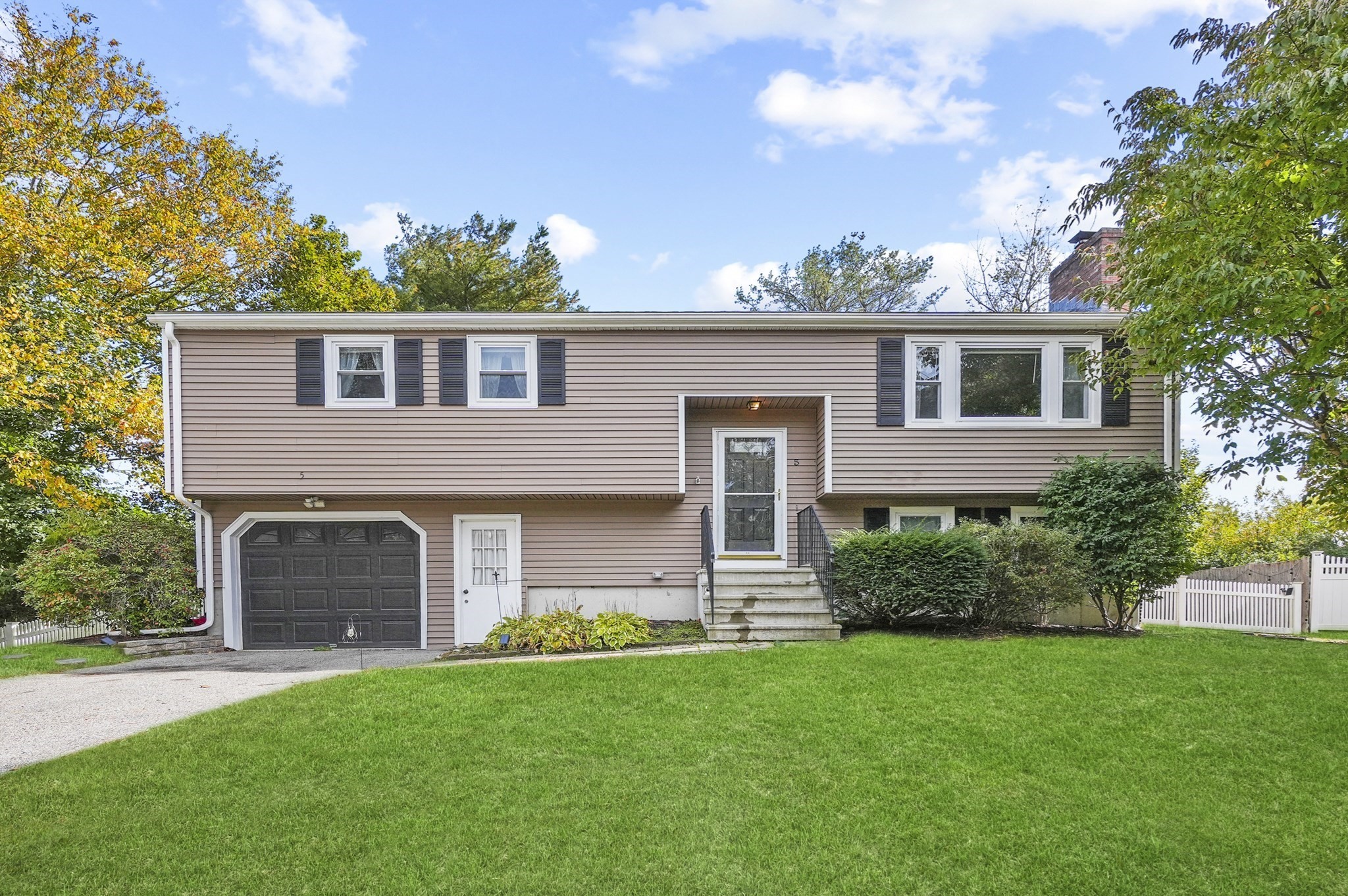 5 Hawthorne Circle, Northborough, MA 01532