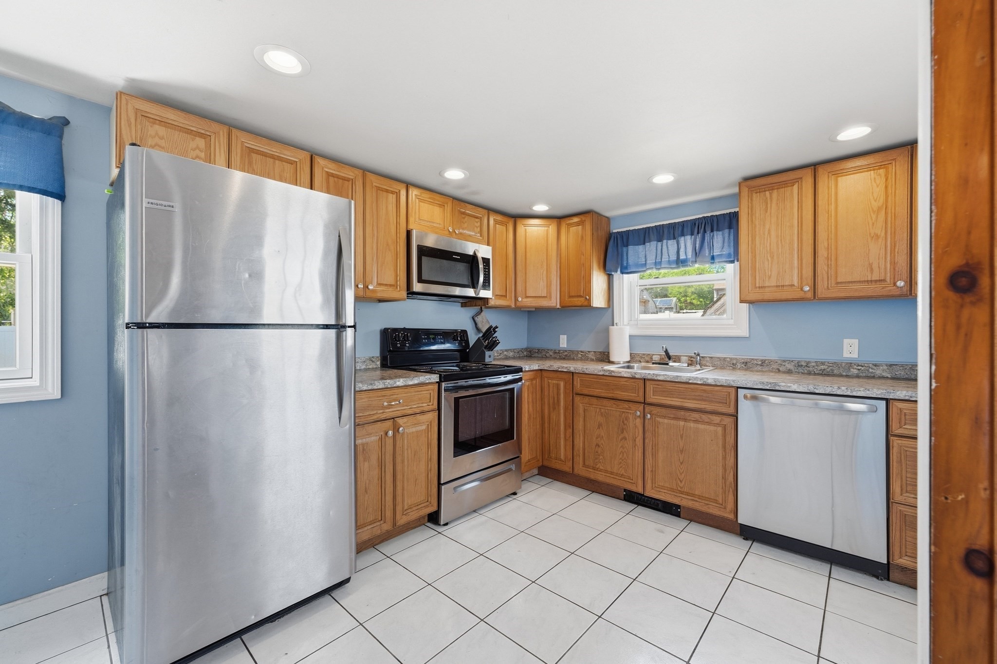 762 Merrimack Ave, Dracut, MA 01826