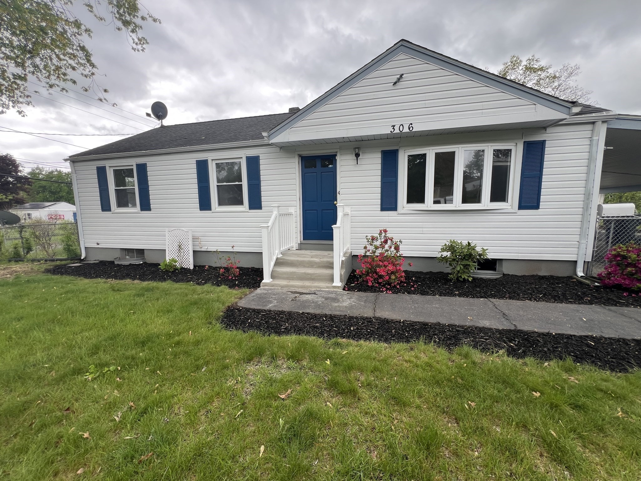 306 Greenaway Dr, Springfield, MA 01109