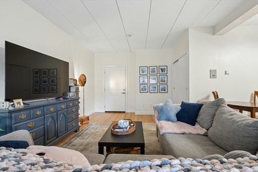 995 Massachusetts Ave, Apt 102