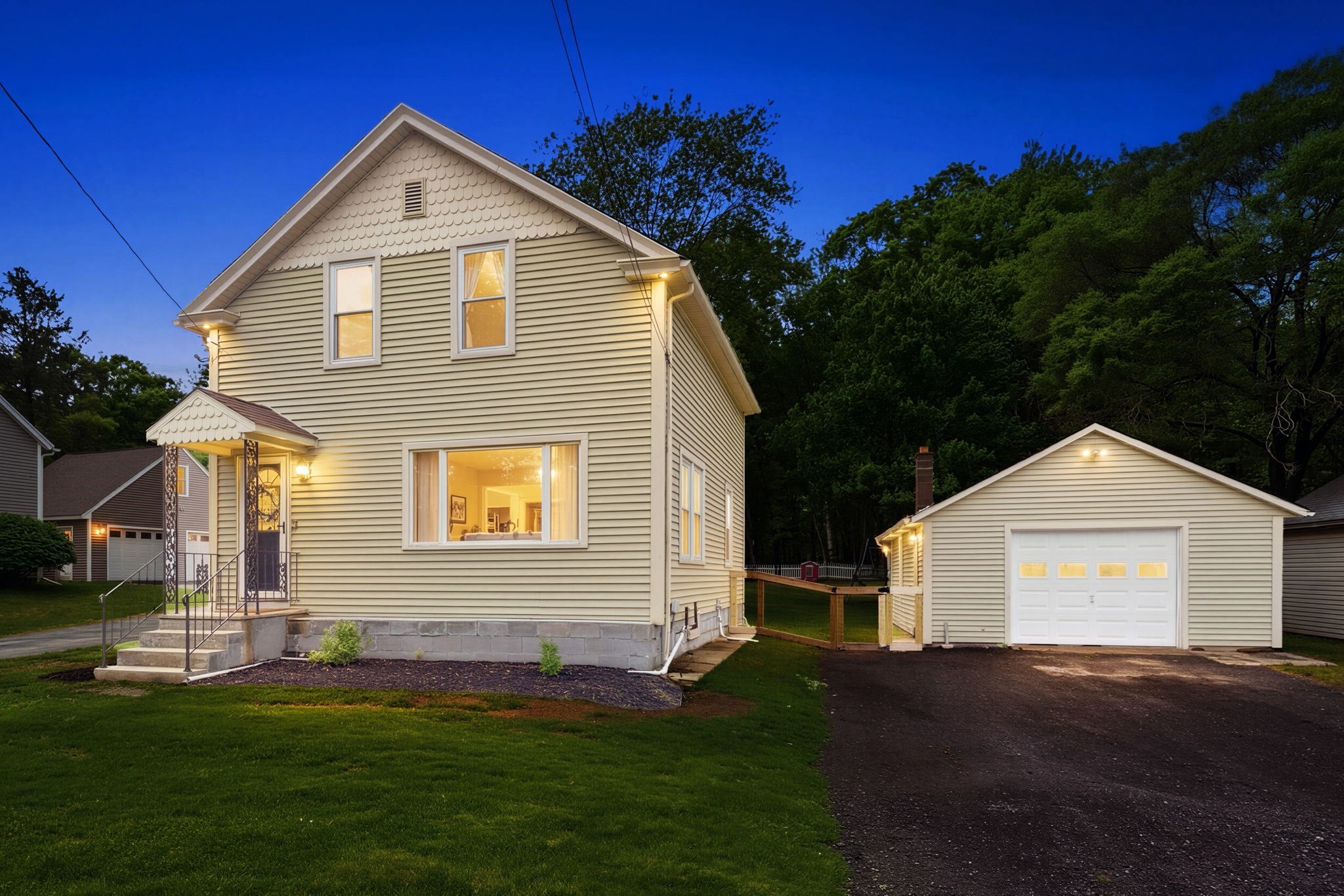 235 Union St, Northbridge, MA 01588