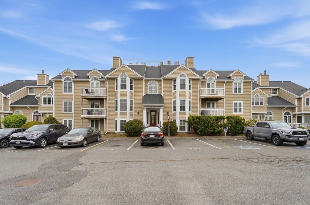 206 Carriage Ln Unit 206, Taunton, MA 02780