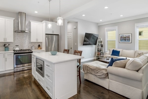 349 Meridian St, Apt 1