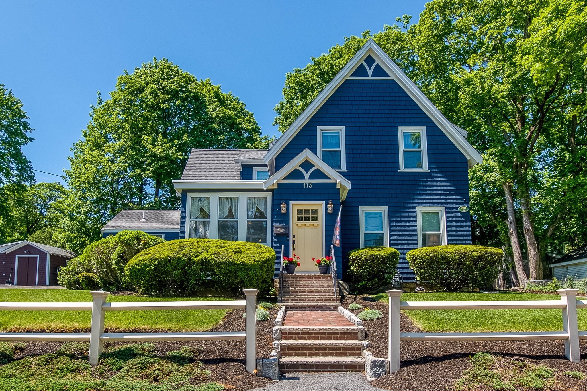 113 Oakdale Ave, Dedham, MA 02026