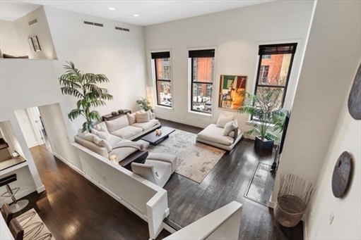 201 Newbury St, Apt 202