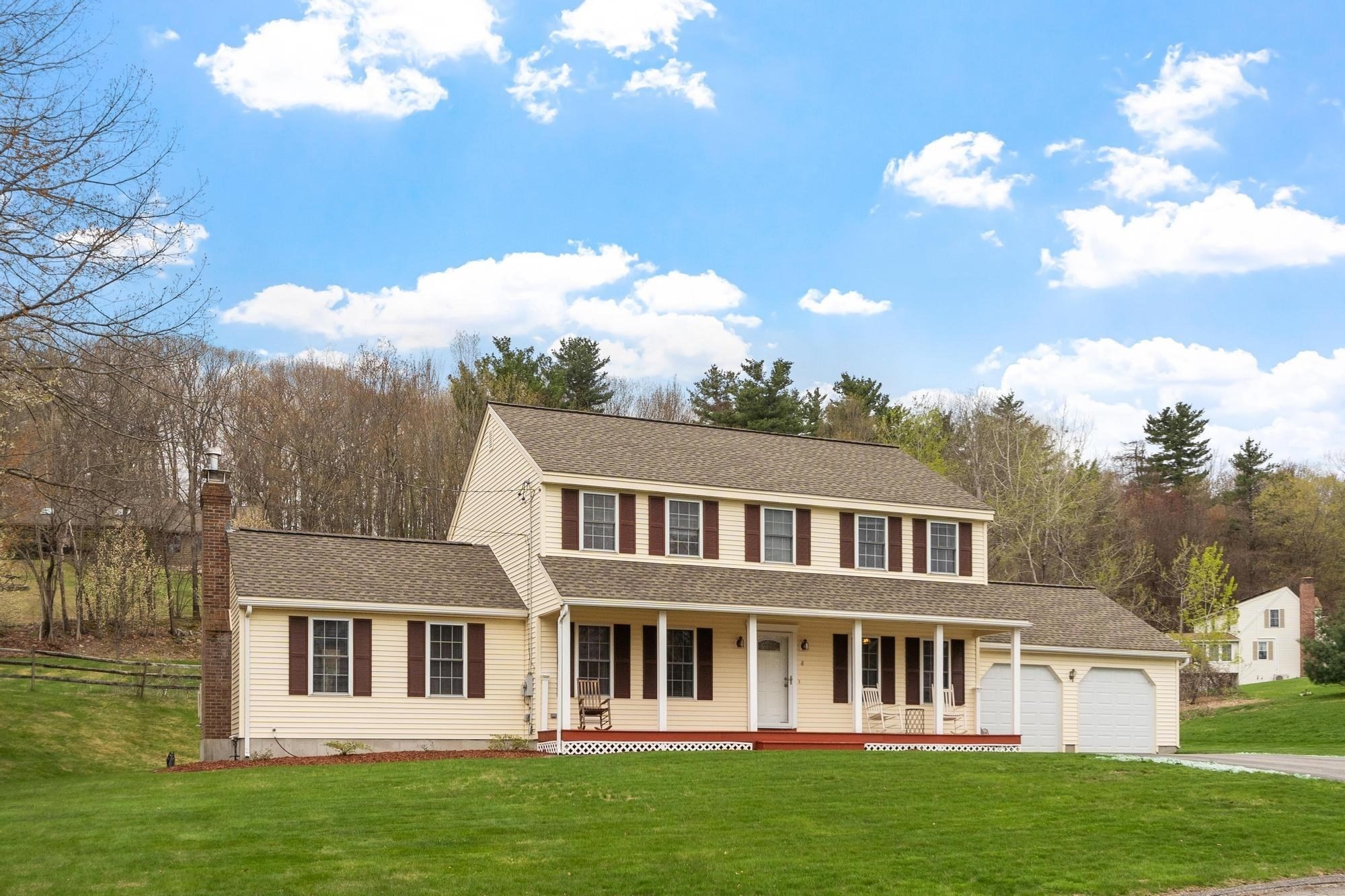 8 Biscuit Hill Dr, Leominster, MA 01453