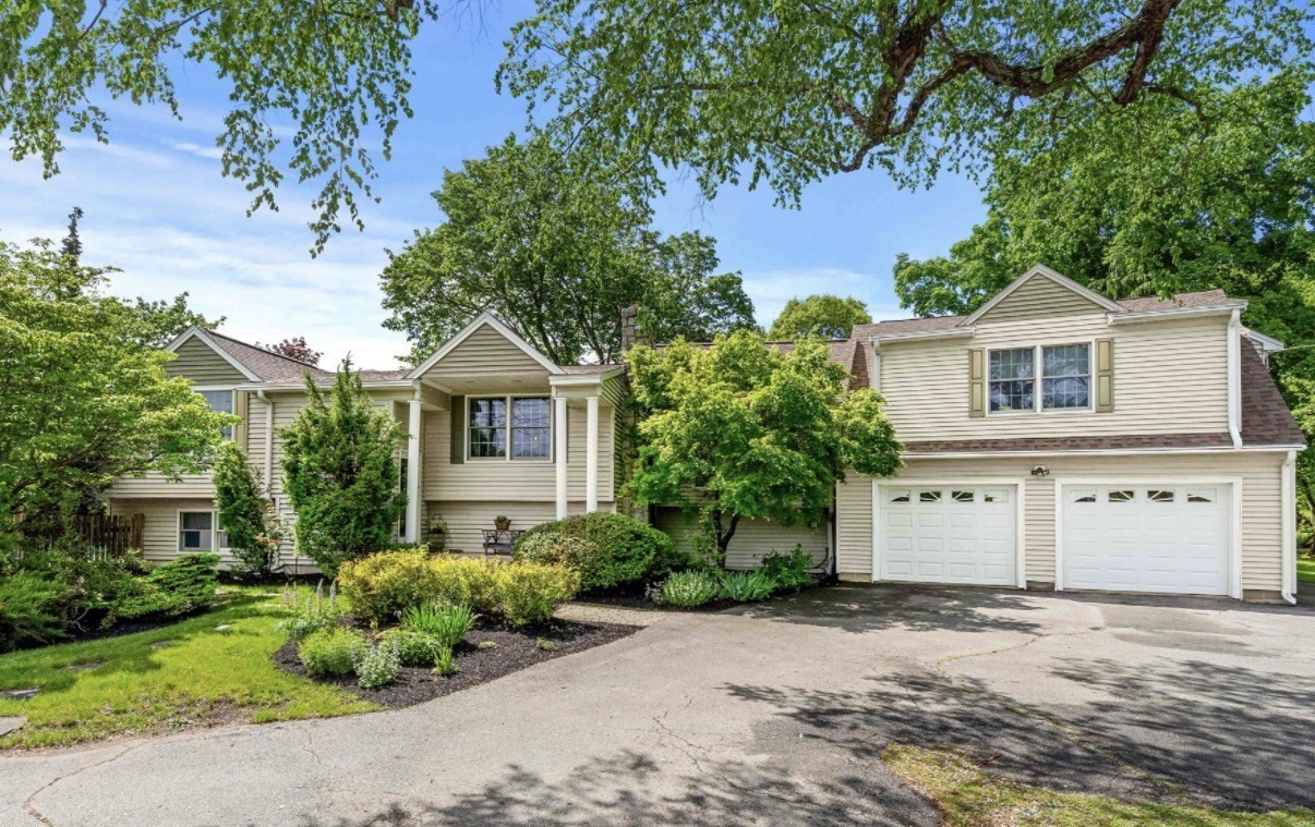 81 Lowell Blvd, Methuen, MA 01844