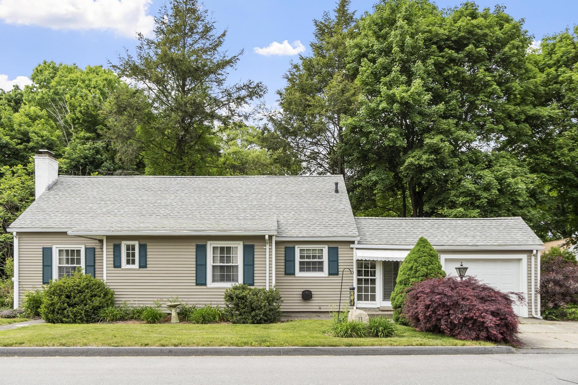 11 Whitla Drive, Worcester, MA 01604