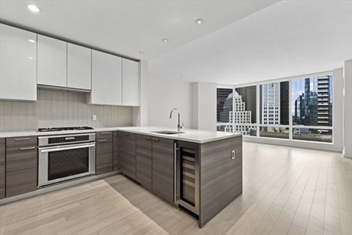 1 Franklin St, Apt 1709