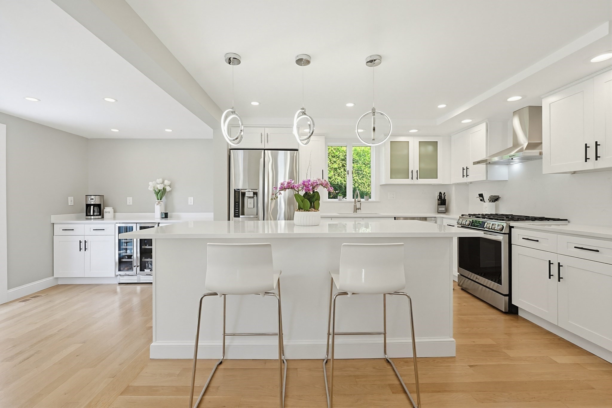 8 Woodbury Ave, Saugus, MA 01906