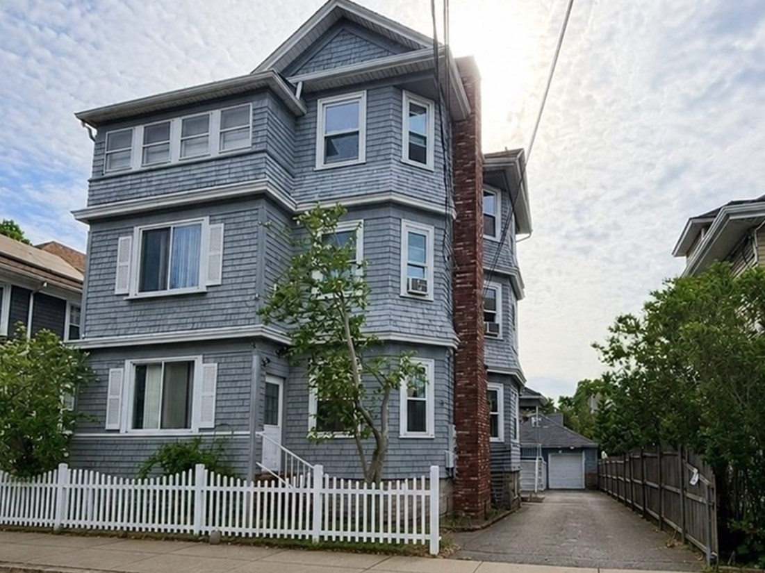 37 Shawmut St, Fall River, MA 02720
