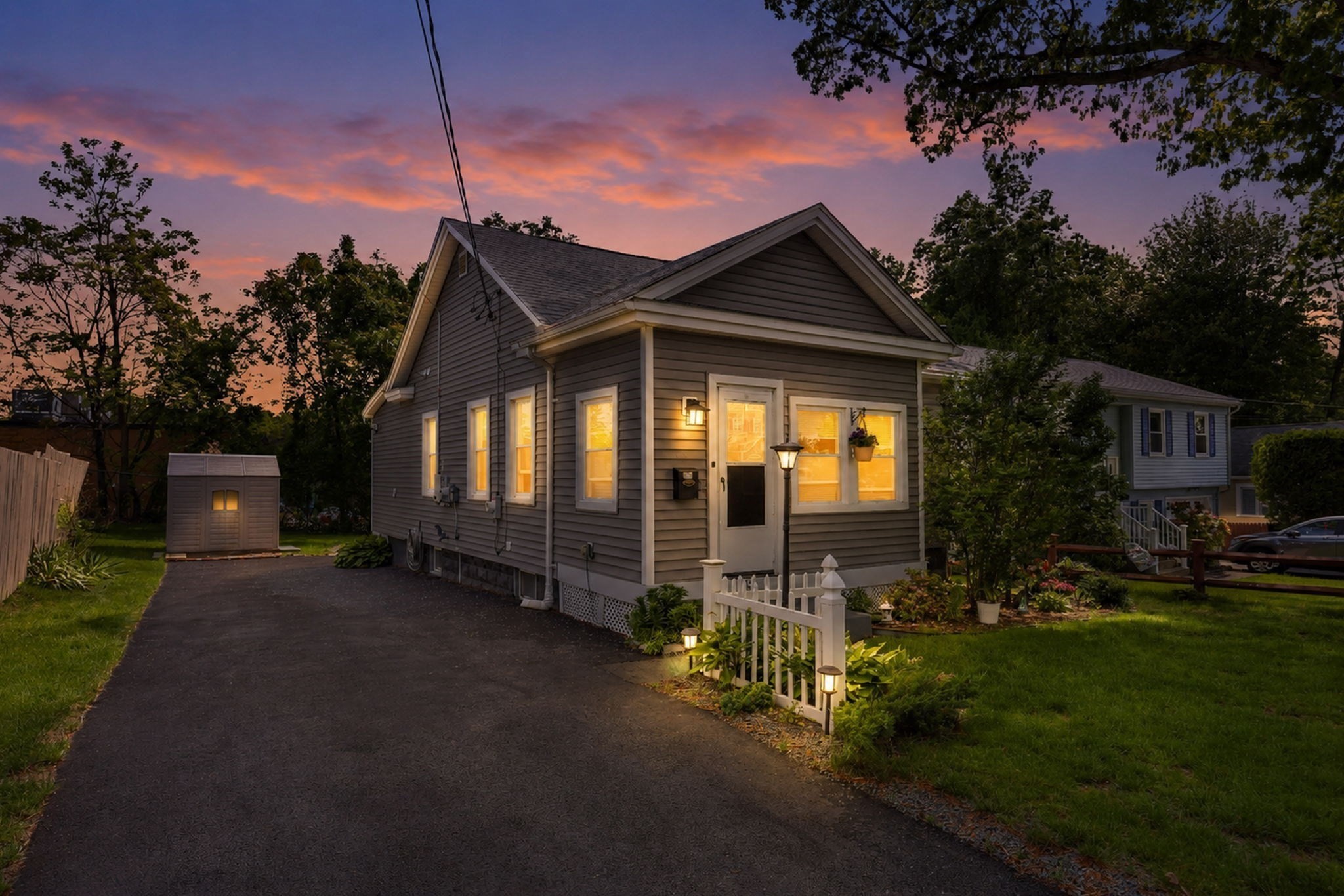 43 Agnes St, Springfield, MA 01118