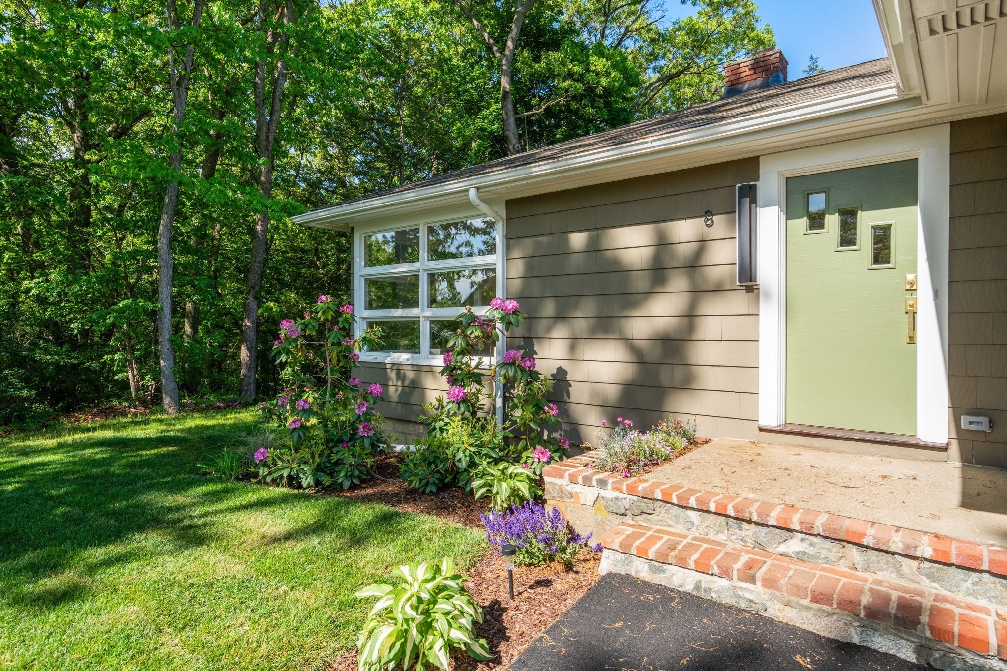 8 Everett St, Wakefield, MA 01880