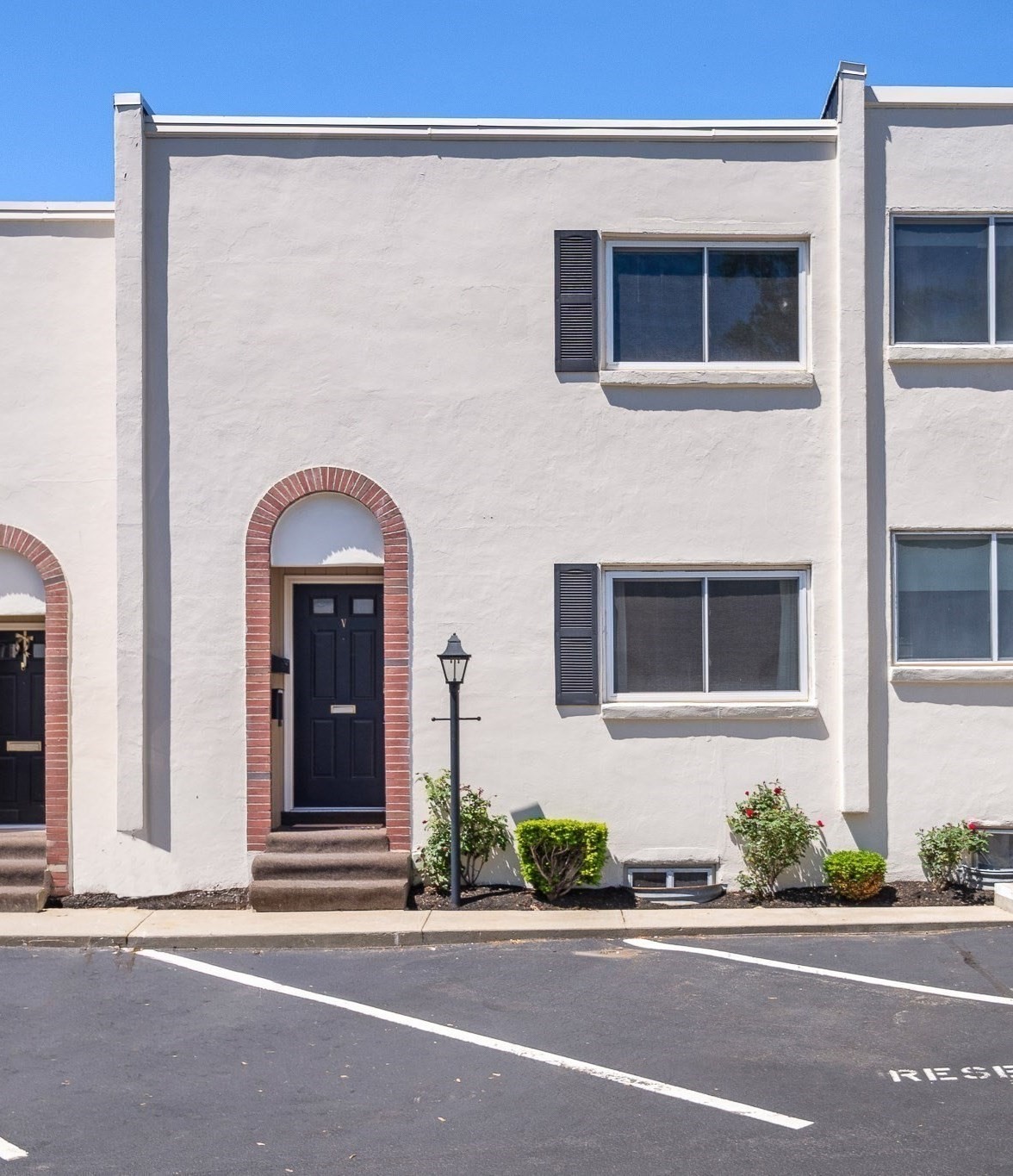 1 Charles St Unit V, Reading, MA 01867