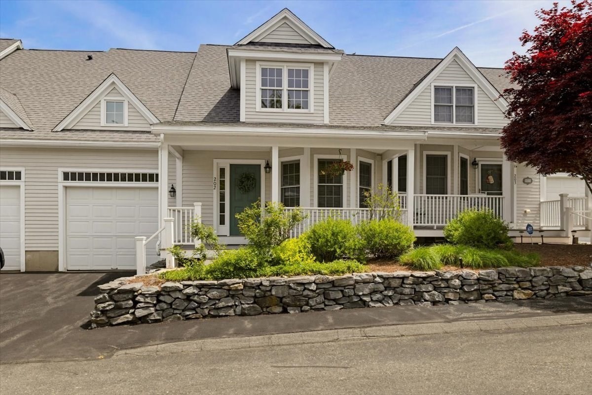 10 Charnstaff Ln Unit 202, Billerica, MA 01821
