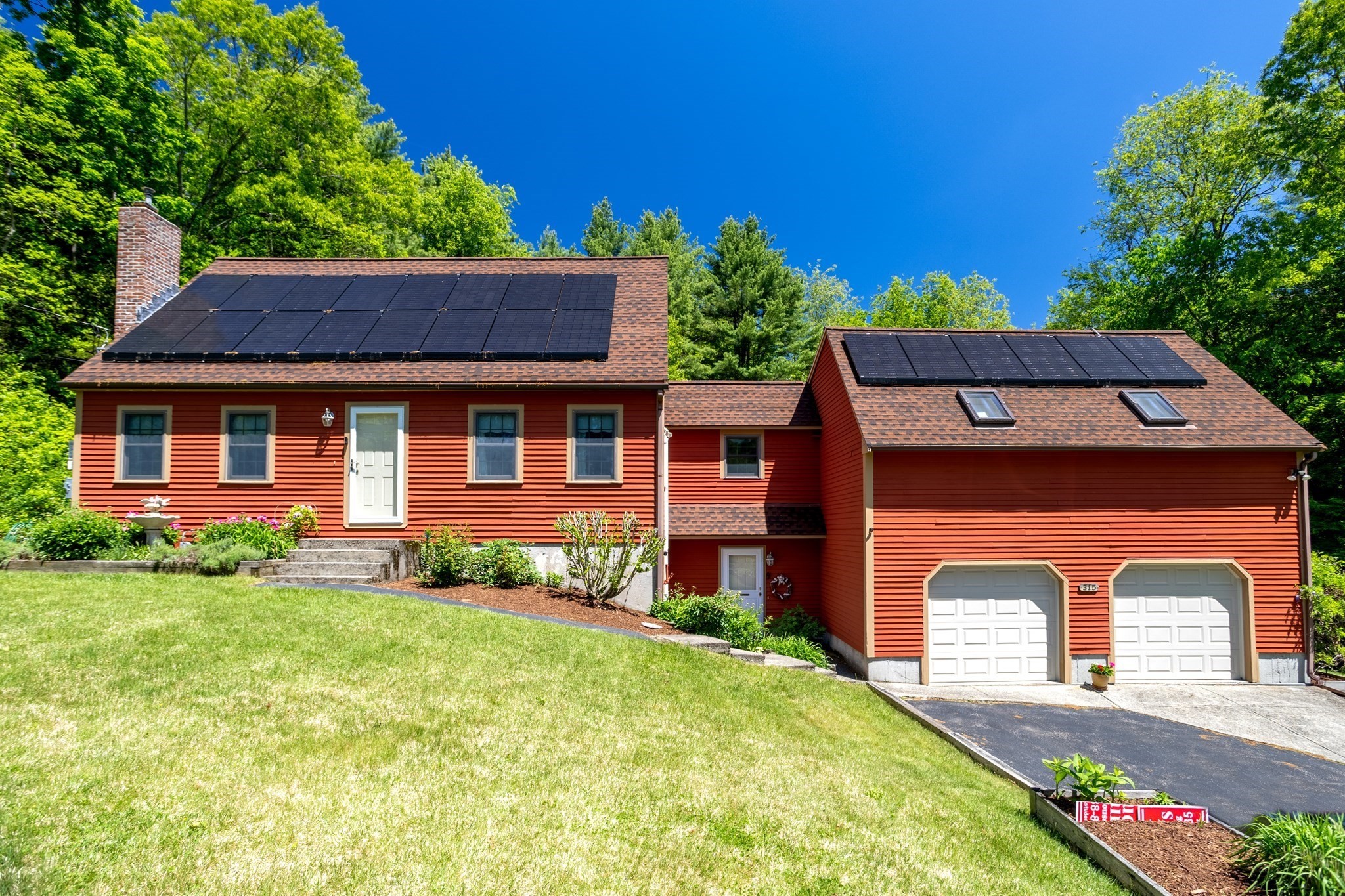 315 Burrage St, Lunenburg, MA 01462