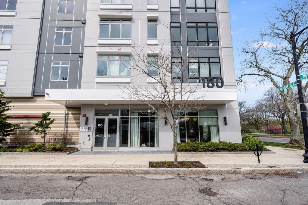 180 Telford Unit 311, Lower Allston, Boston, MA 02135