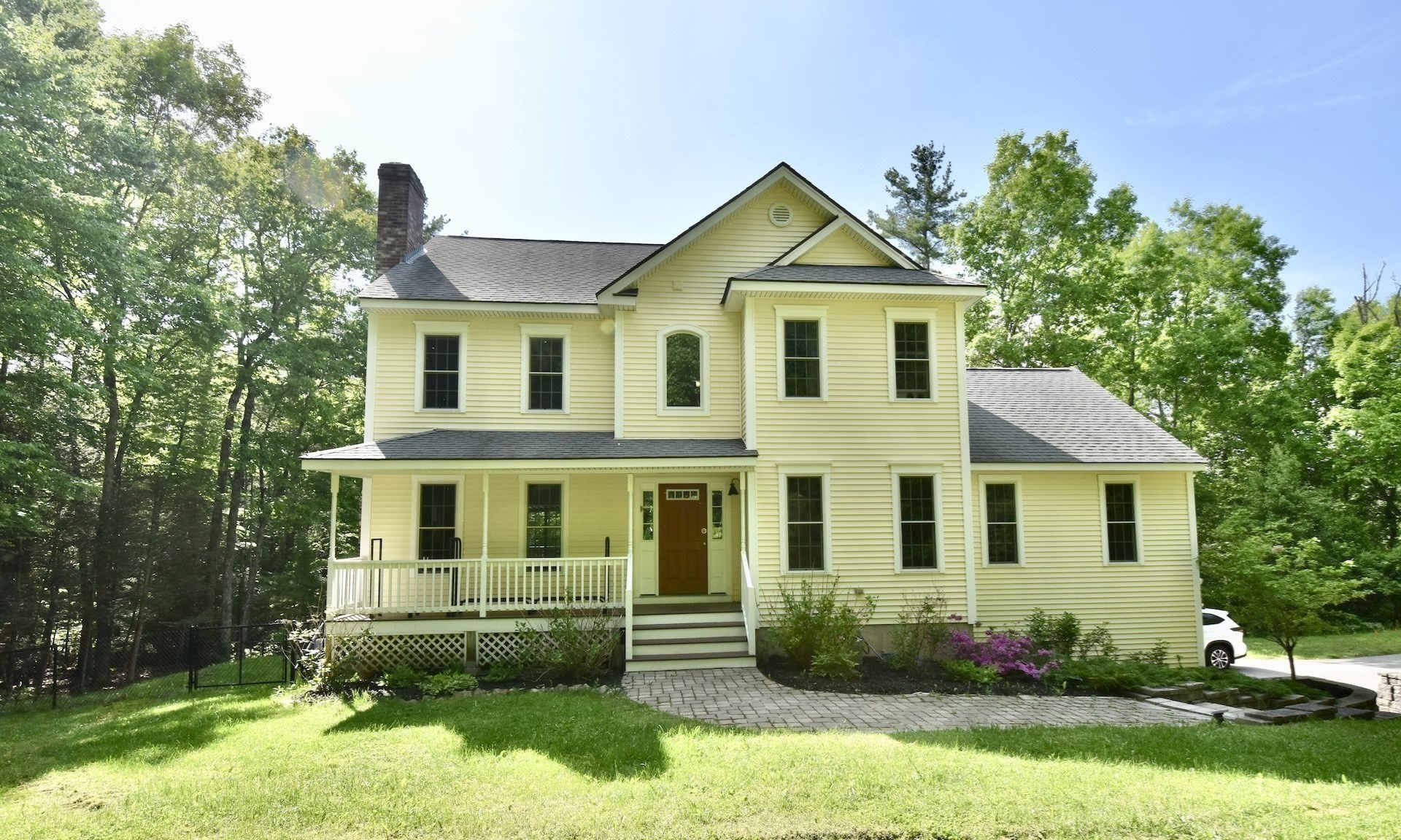 5 Eleanor La, Charlton, MA 01507