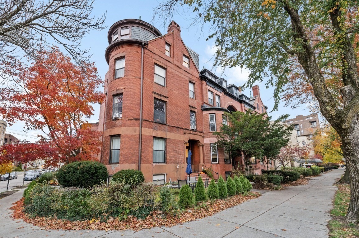 1880 Beacon St Unit 6, Brookline, MA 02445