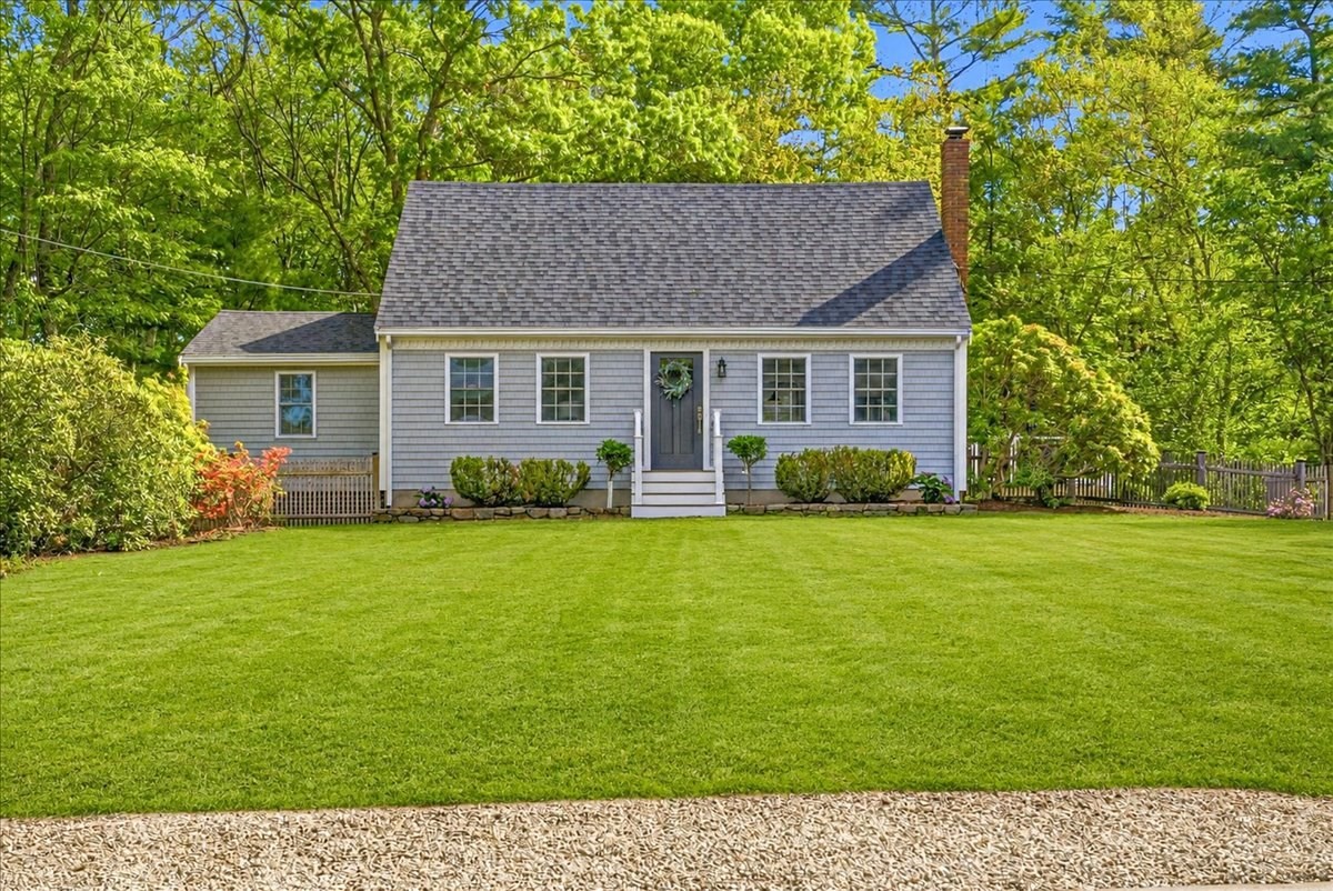 16 Churchill Rd, Plympton, MA 02367