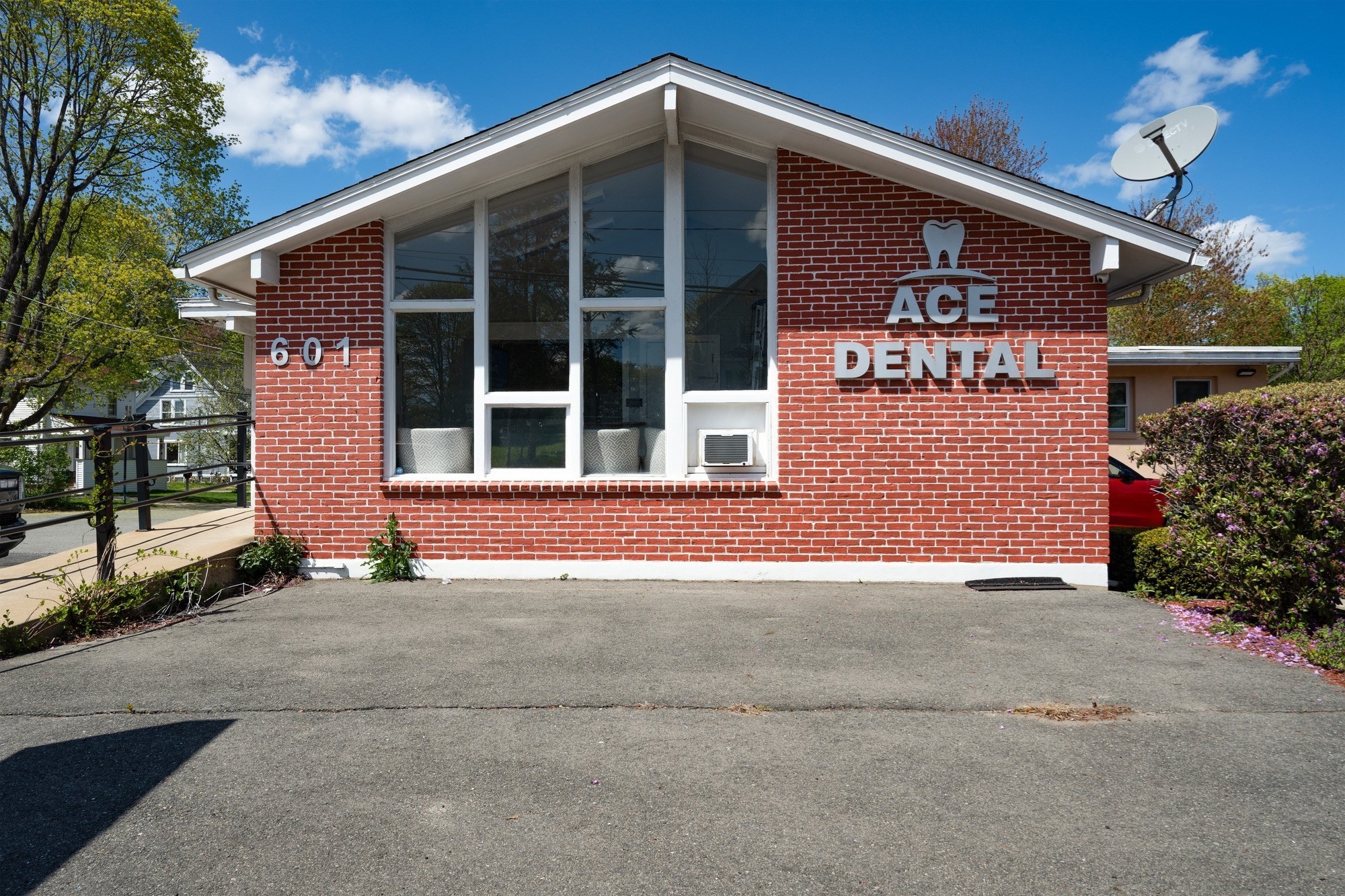 601 Pleasant St, Brockton, MA 02301