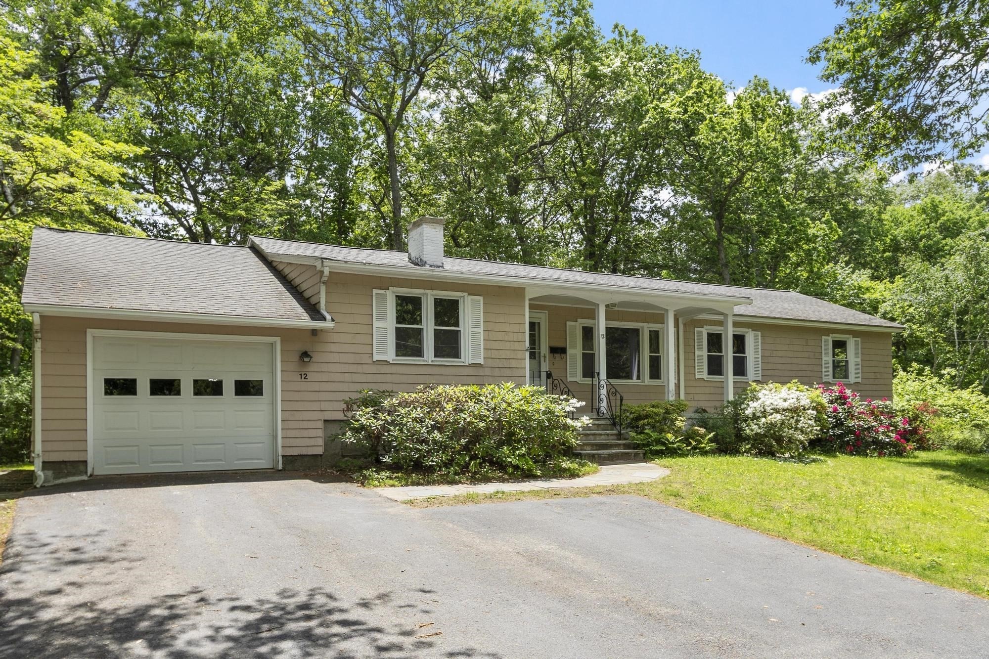 12 Abbott Lane, Chelmsford, MA 01824
