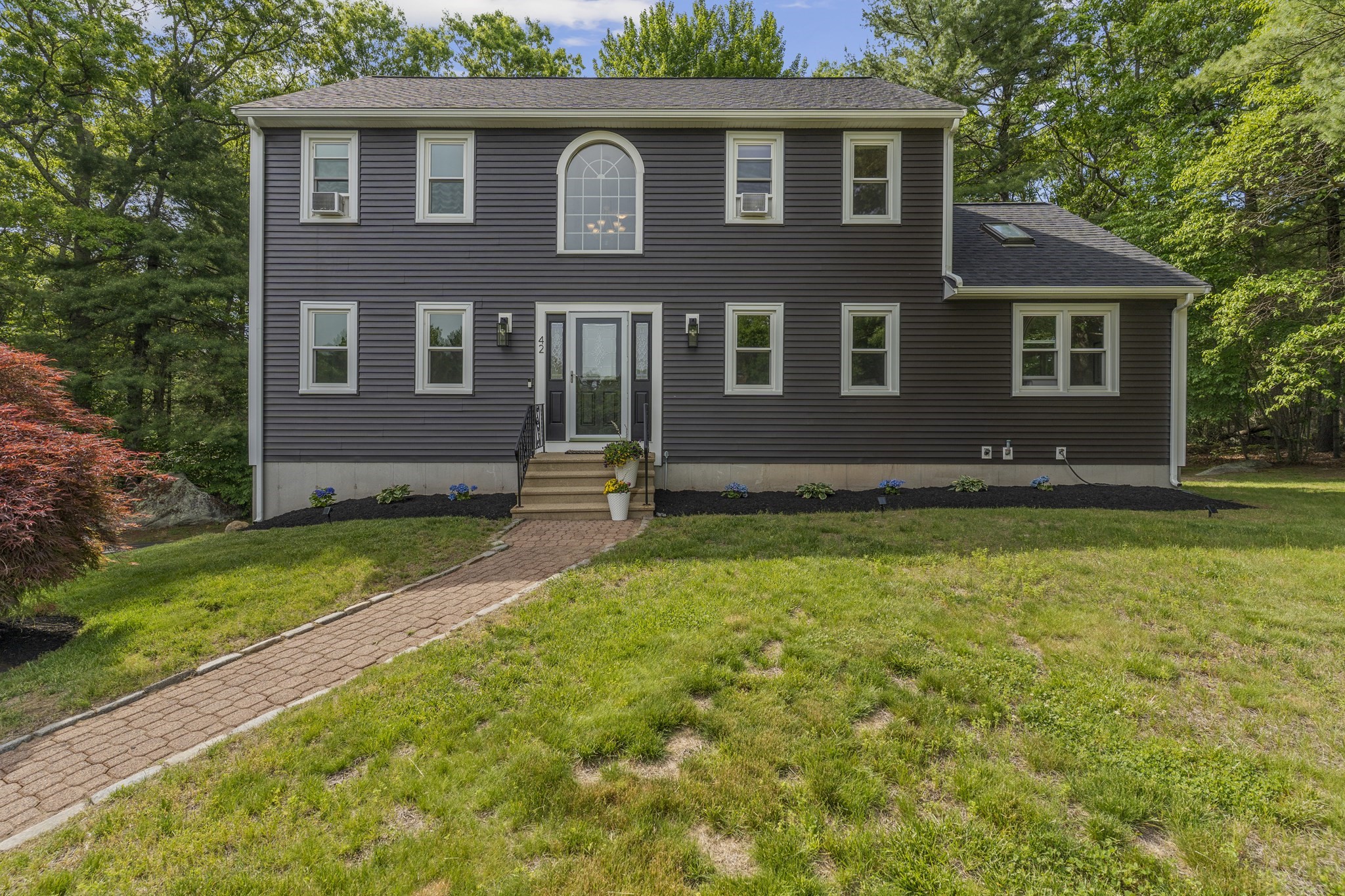 42 Brookside Dr, Uxbridge, MA 01569
