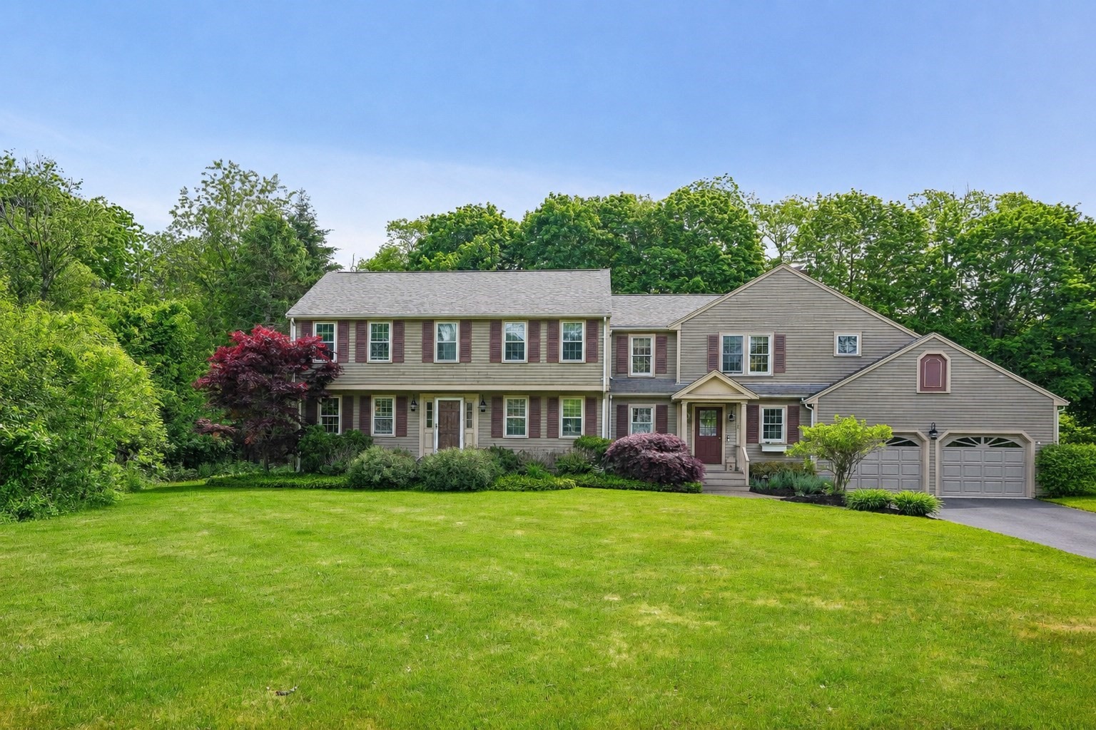 2 Berkley Cir, Hingham, MA 02043