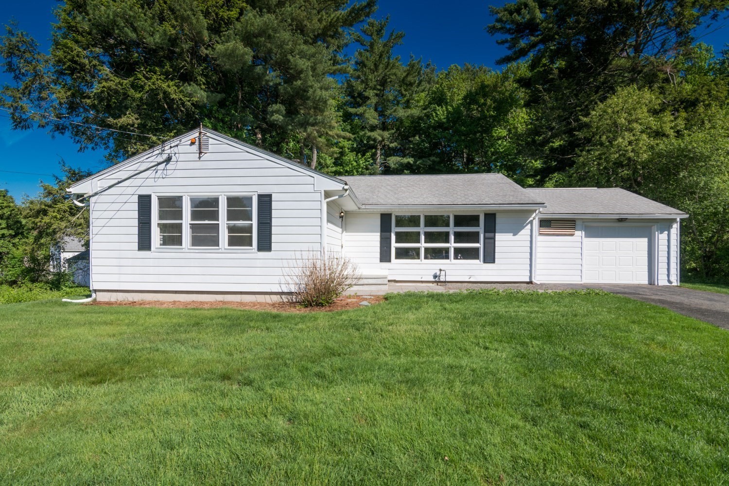 150 Porter Rd, East Longmeadow, MA 01028